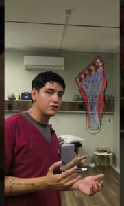 Fotograma del video de QOREN sobre el tibial anterior y músculos de la pierna